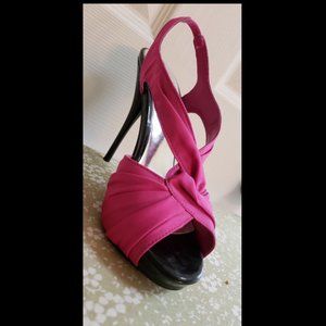 Beautiful hot pink heels pumps 7.5